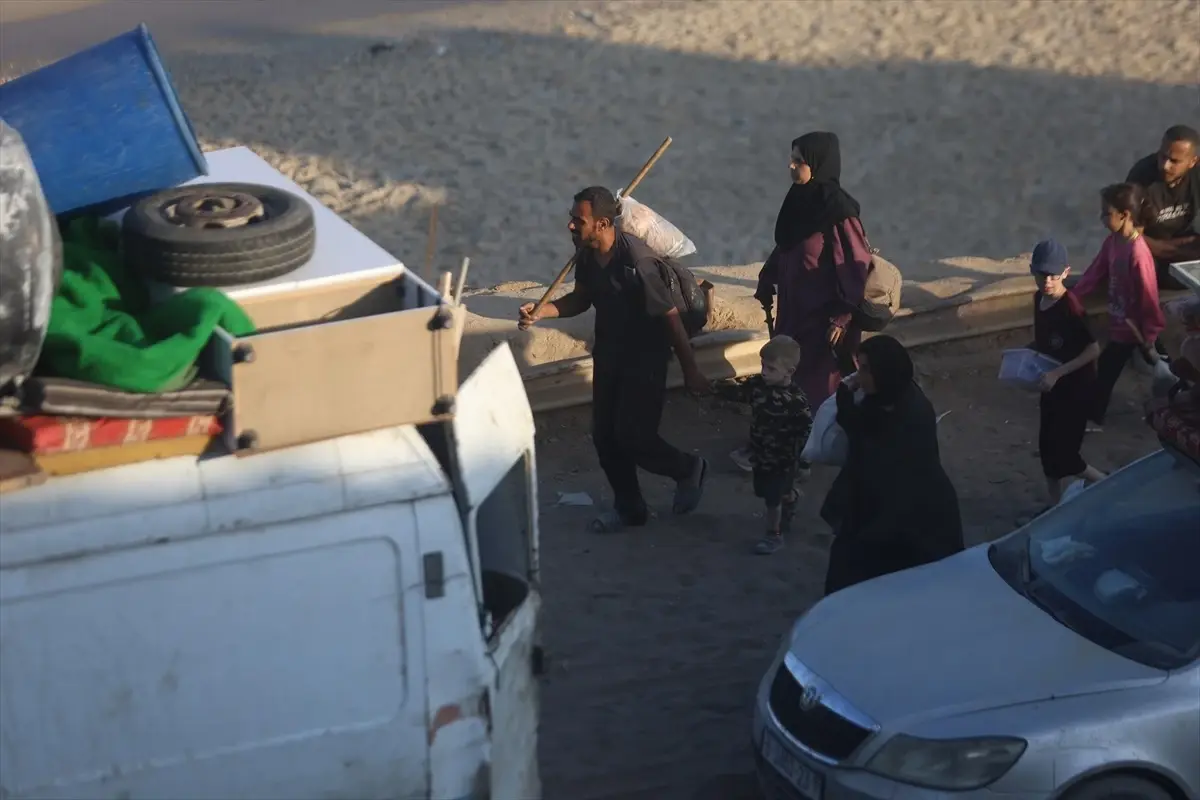 Gazze\'de Filistinliler Zorunlu Göçte