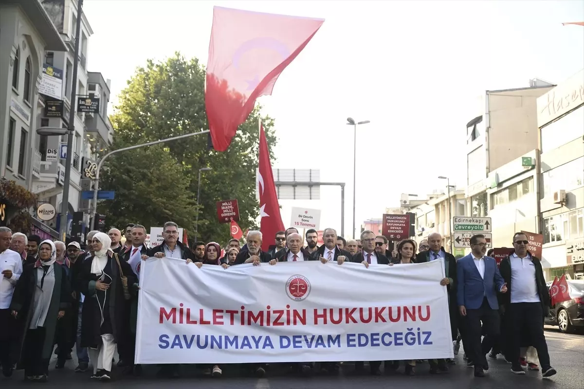 İstanbul Barosu\'ndan 15 Temmuz Yürüyüşü
