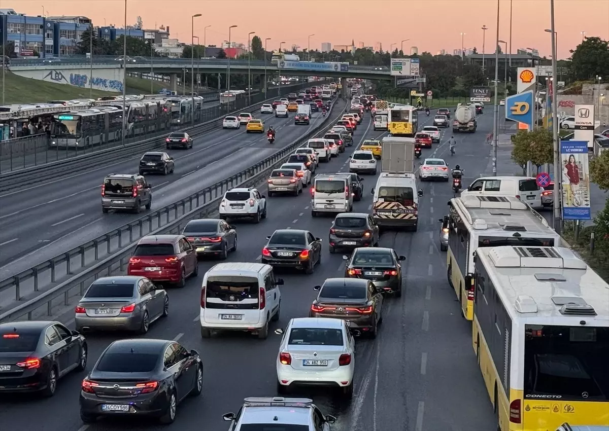 İstanbul\'da Akşam Trafik Yoğunluğu