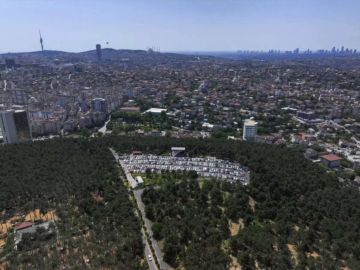 İstanbul\'da bayramın üçüncü gününde vatandaşlar sahil ve parklara akın etti