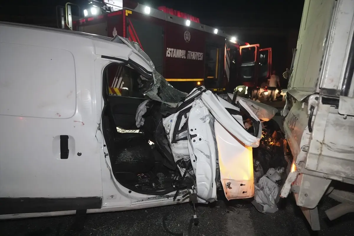 Bayrampaşa\'da Trafik Kazası: 3 Yaralı