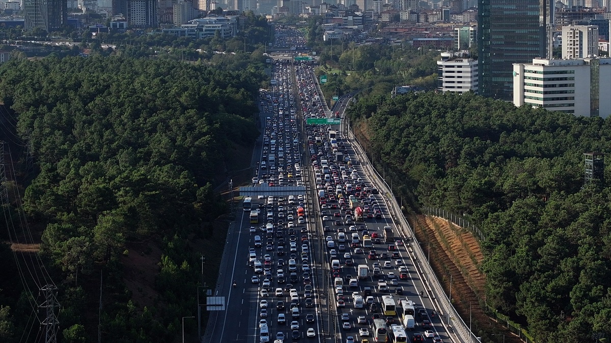 İstanbul\'da Okul Trafiği Yoğunlaştı