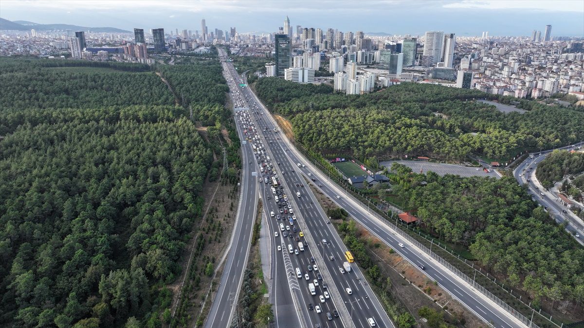İstanbul\'da haftanın ilk iş gününde trafik yoğunluğu
