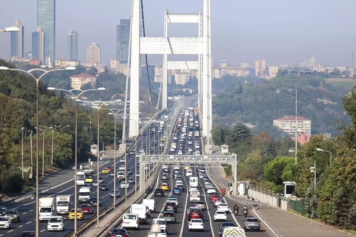 İstanbul\'da Trafik Yoğunluğu Artıyor