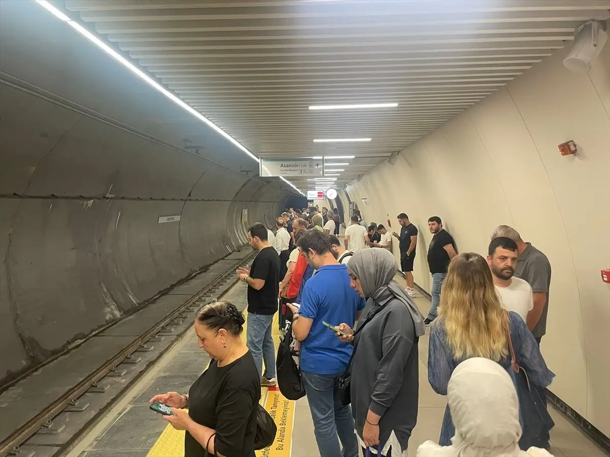 İstanbul M3 Metro Hattında Teknik Arıza!