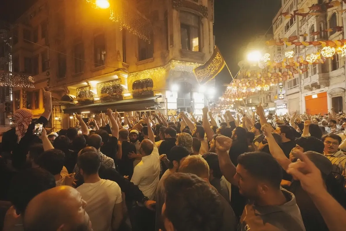 İstanbul\'da Mizah Dergisine Tepkiler