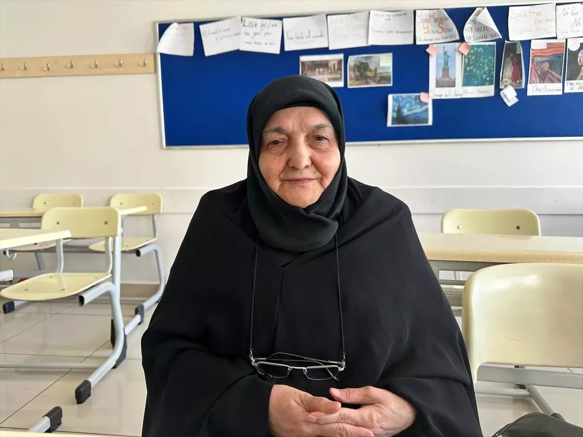 İstanbul\'da yaşayan 78 yaşındaki kadın imam hatip lisesini bitirip hafız oldu