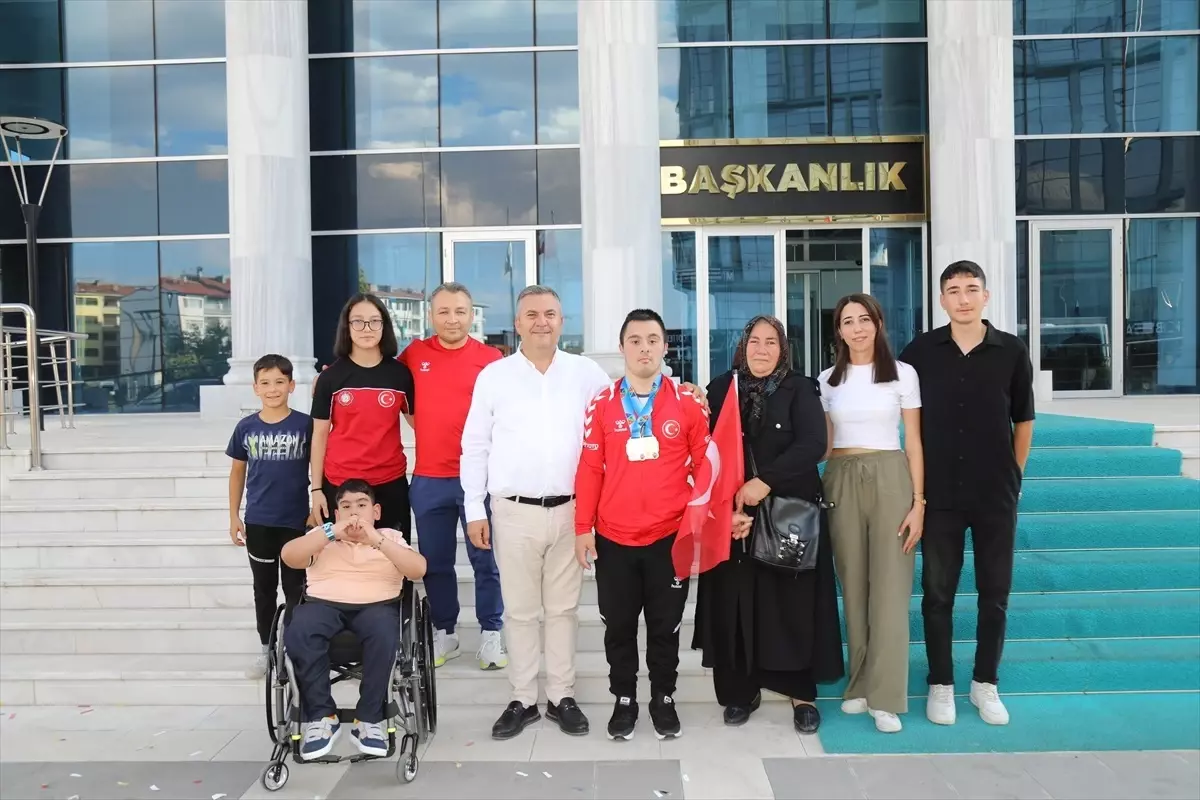 Ahmet Ünal\'a Çubuk\'ta Coşkulu Karşılama