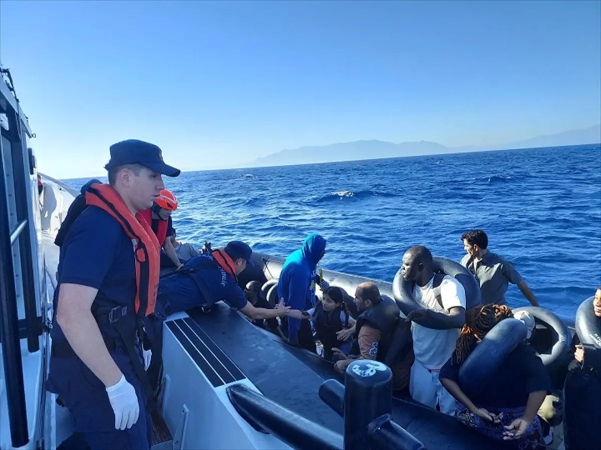 Çeşme ve Seferihisar\'da Düzensiz Göçmenlere Operasyon