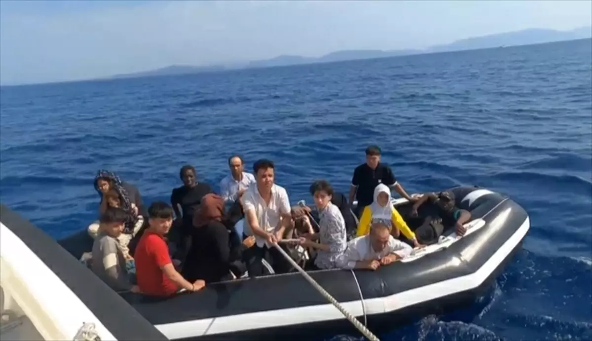Seferihisar\'da 23 Düzensiz Göçmen Kurtarıldı