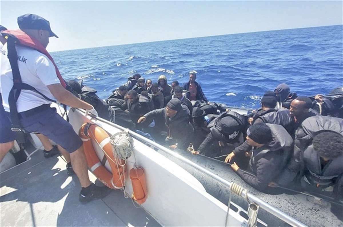 Çeşme Açıklarında 47 Göçmen Kurtarıldı