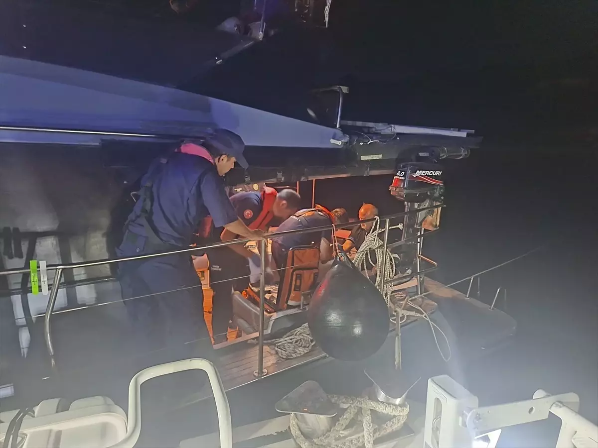 Rahatsızlanan Tekne Yolcusu Tahliye Edildi