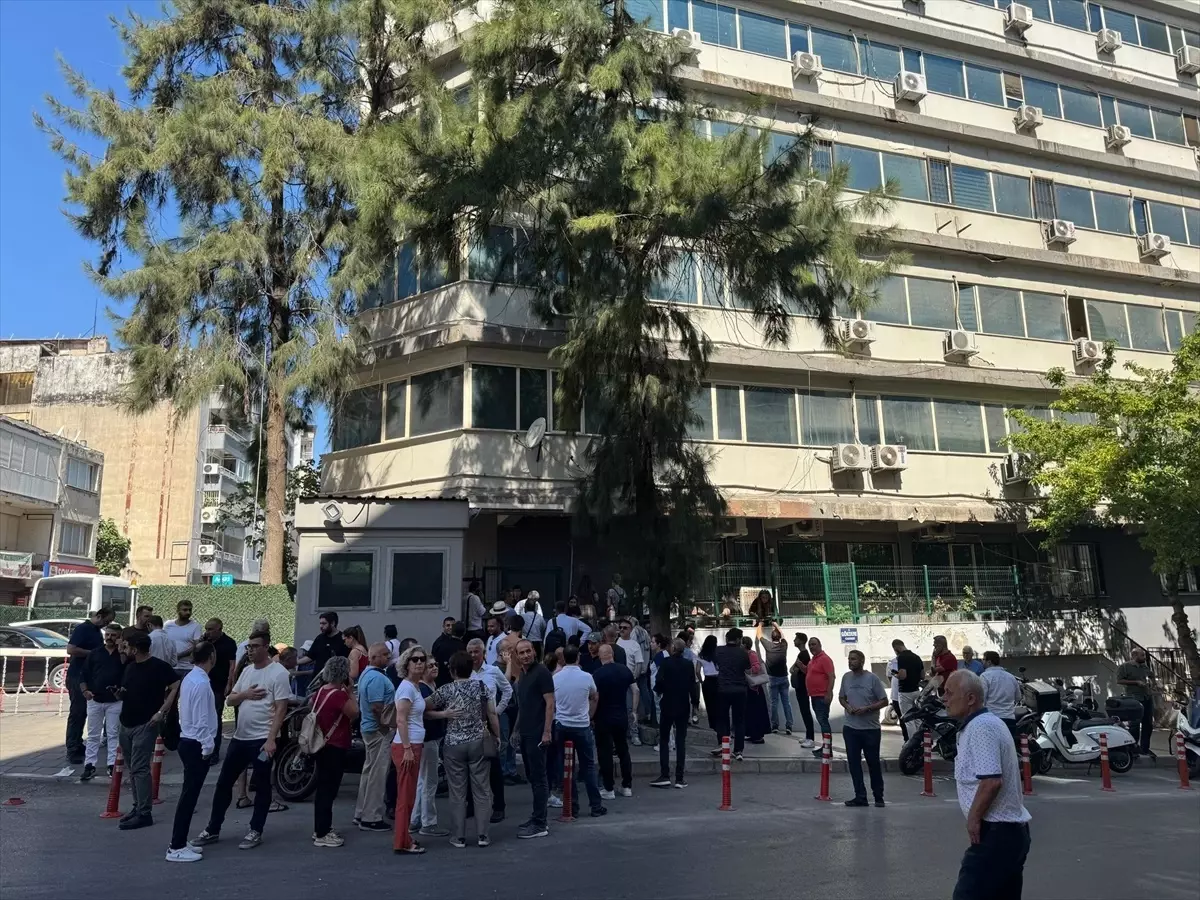 İzmir\'de Yolsuzluk Soruşturması: 109 Gözaltı