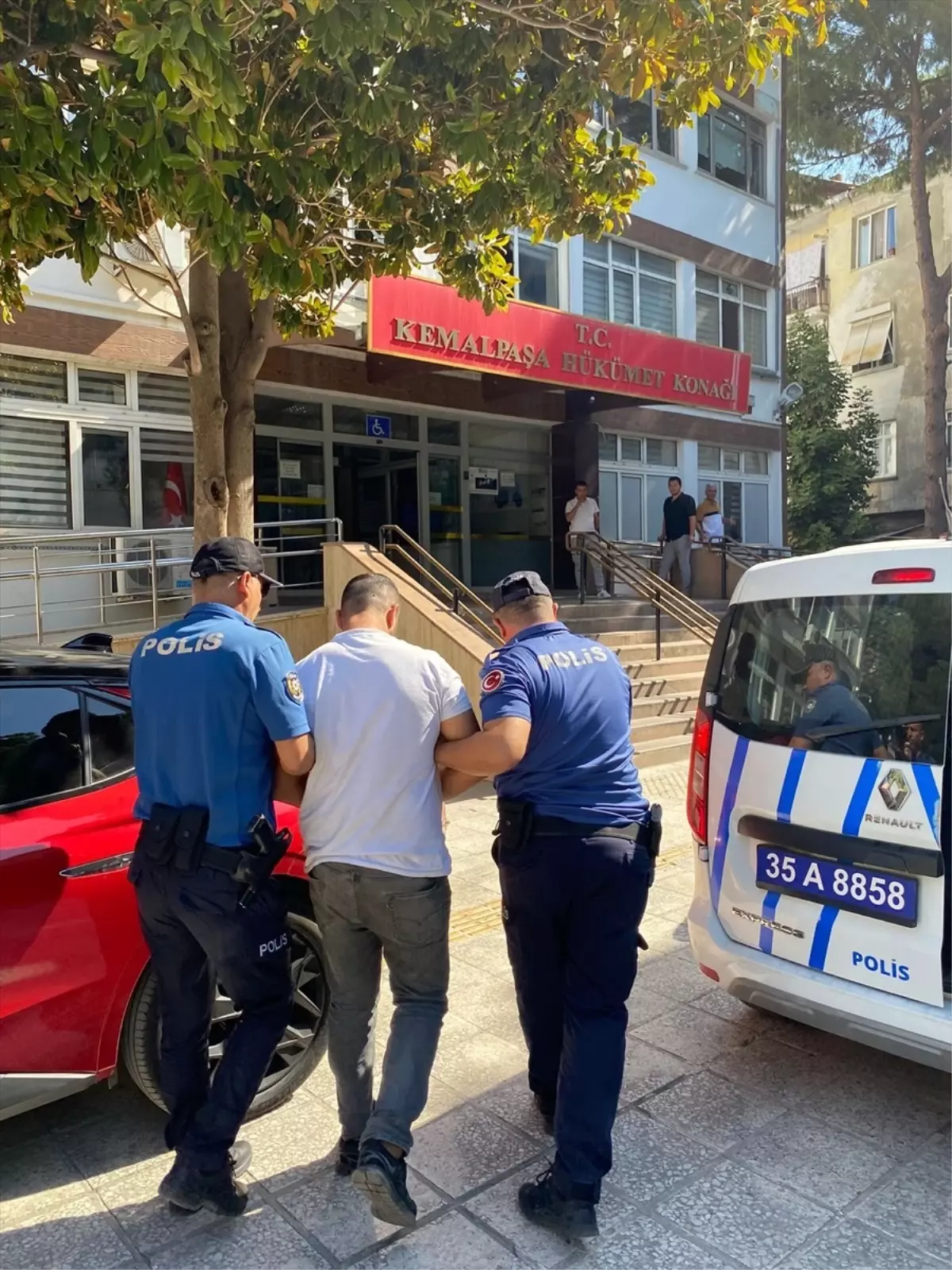 Firari Hükümlü İzmir\'de Yakalandı