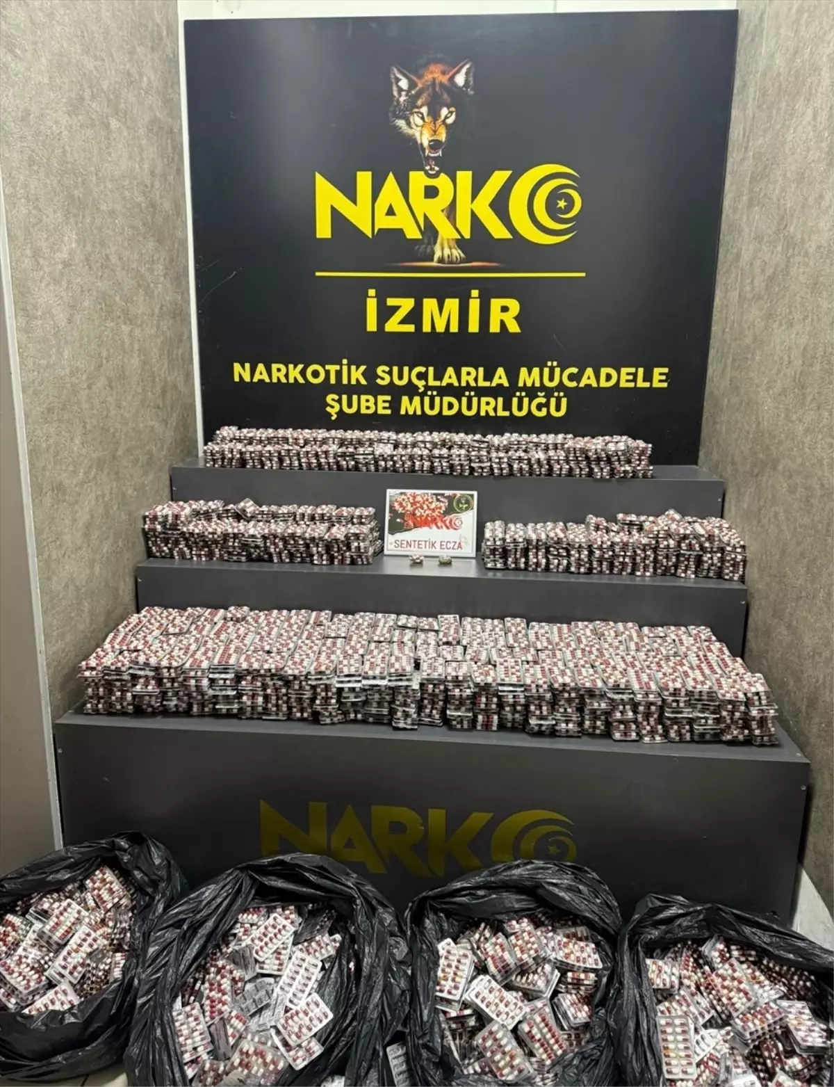 İzmir\'de Uyuşturucu Operasyonu: 79 Bin Hap Ele Geçirildi