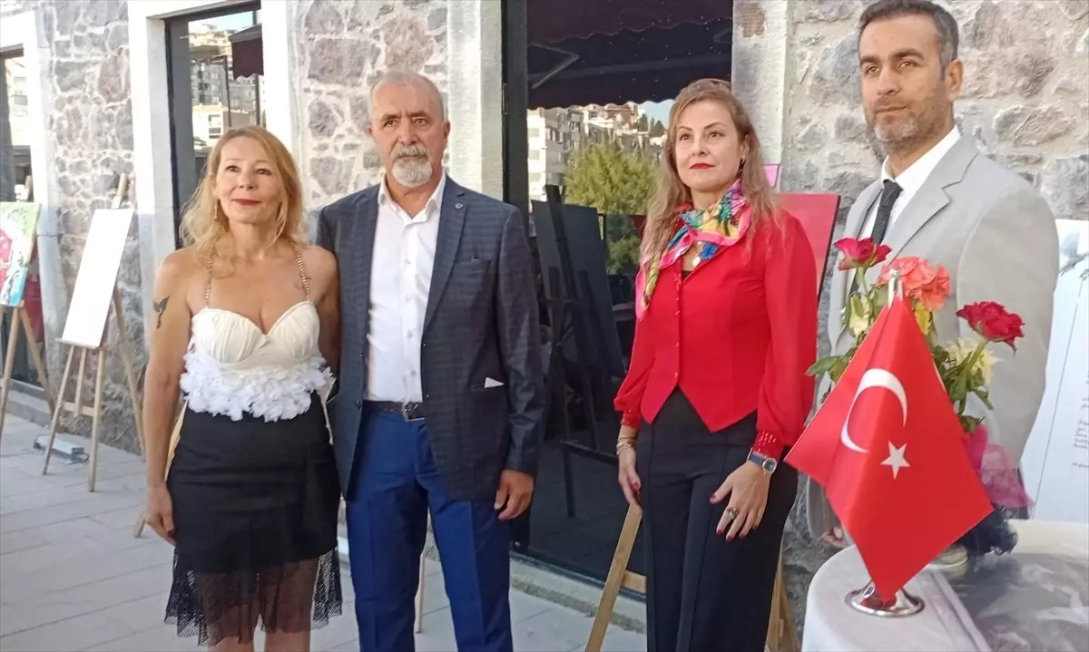 İzmir\'de Barışın Renkleri Sergisi