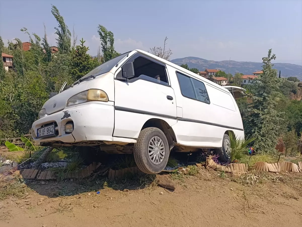 Ödemiş\'te İşçi Panelvanın Altında Kaldı