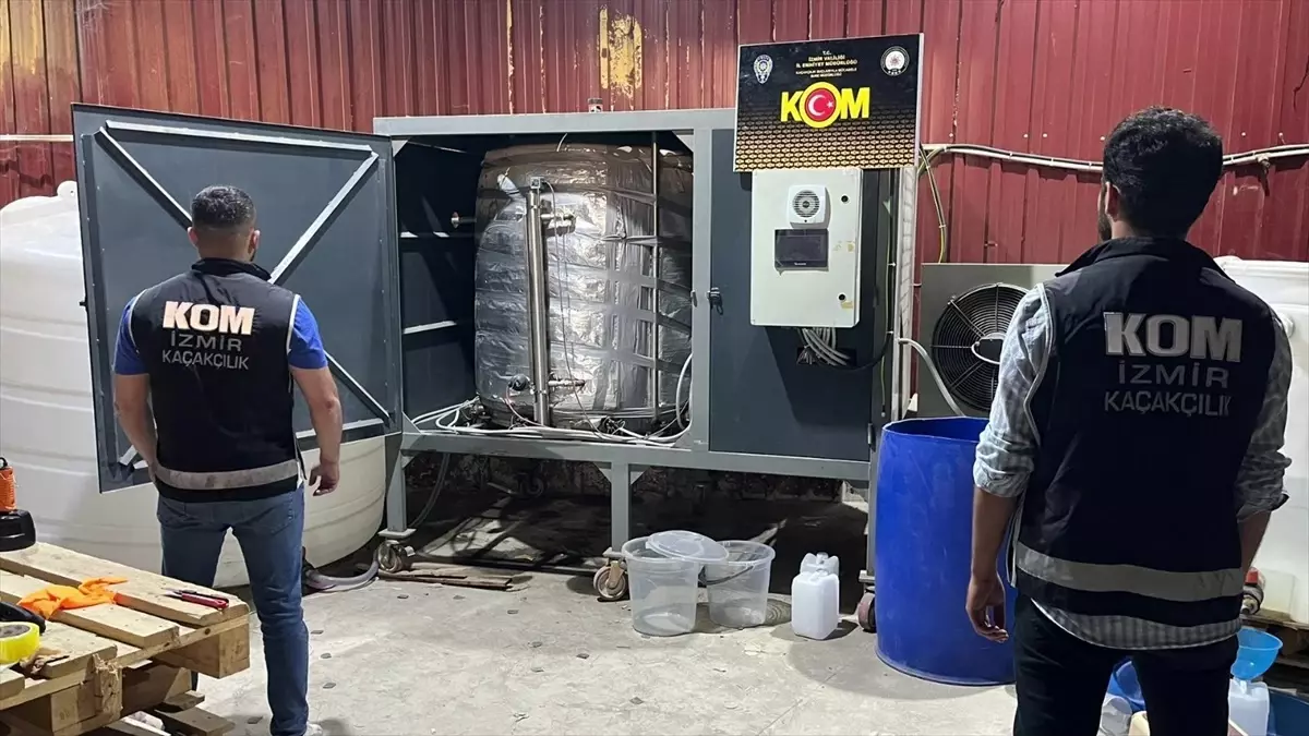 İzmir\'de Kaçak Alkol Operasyonu: 2 Tutuklama