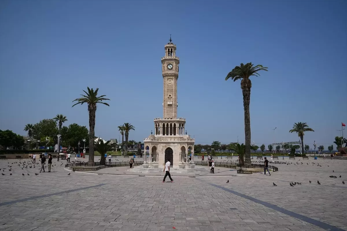 İzmir\'de kent merkezinde bayram sessizliği hakim