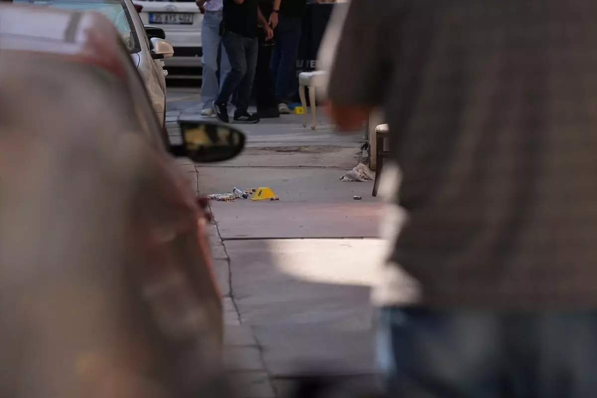 İzmir\'de polis merkezine silahlı saldırıda 2 polis şehit oldu, 1 polis yaralandı
