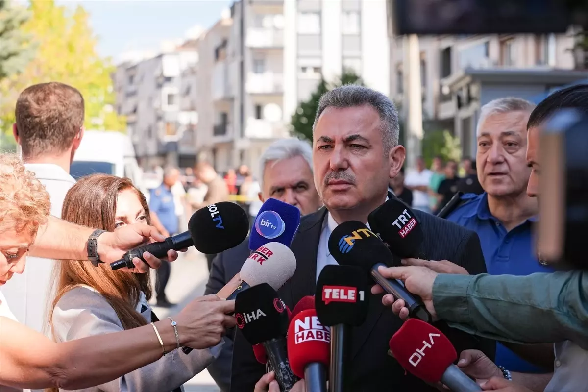 İzmir\'de polis merkezine silahlı saldırıda 2 polis şehit oldu, 2\'si polis 3 kişi yaralandı