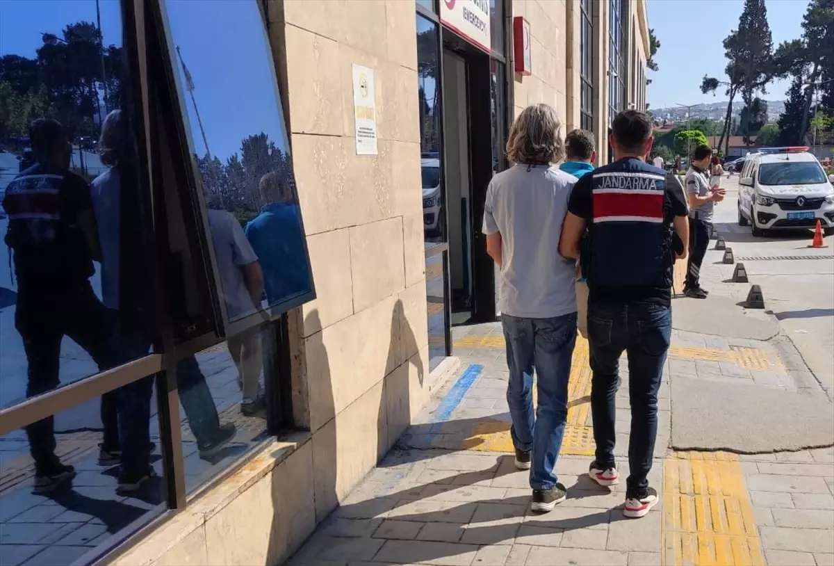 İzmir\'de Terör Propagandası Yapan 5 Şüpheli Gözaltına Alındı