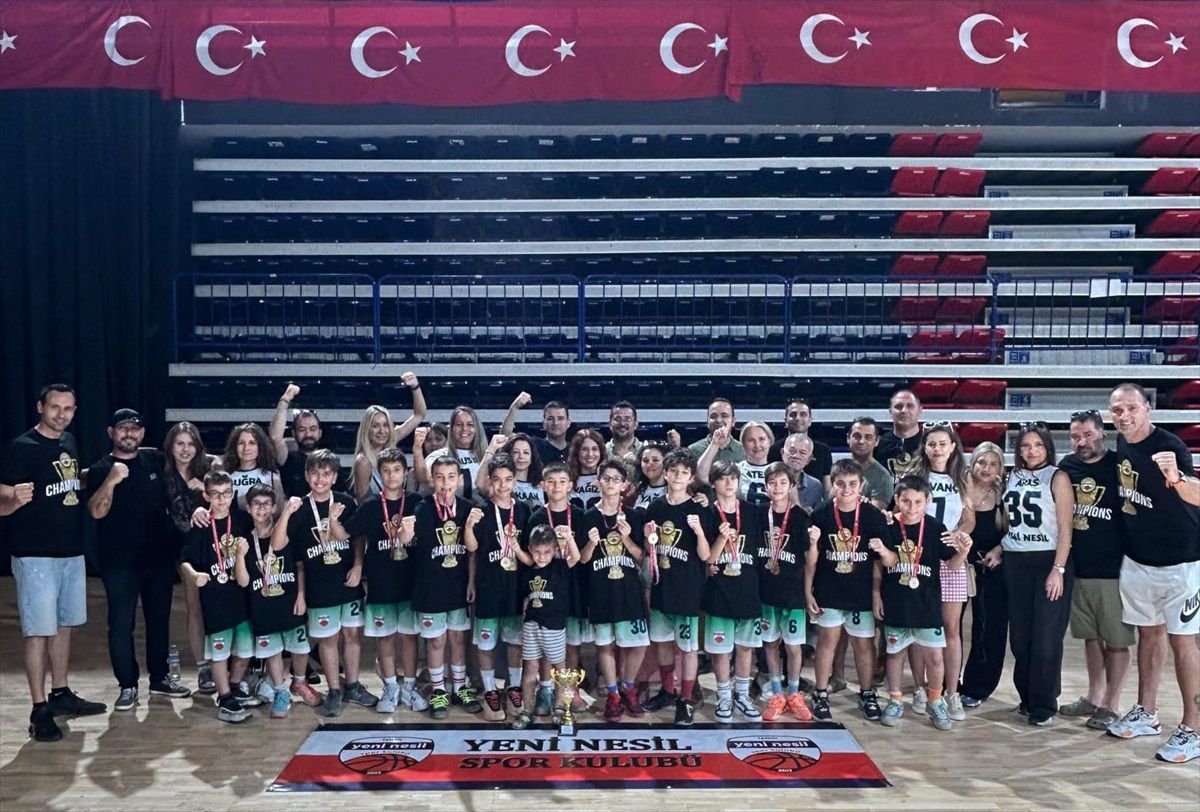 İzmir Yeni Nesil Spor Kulübü İki Kupa Kazandı