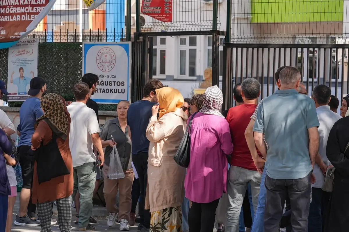 2025-YKS AYT İzmir ve Denizli\'de Başladı