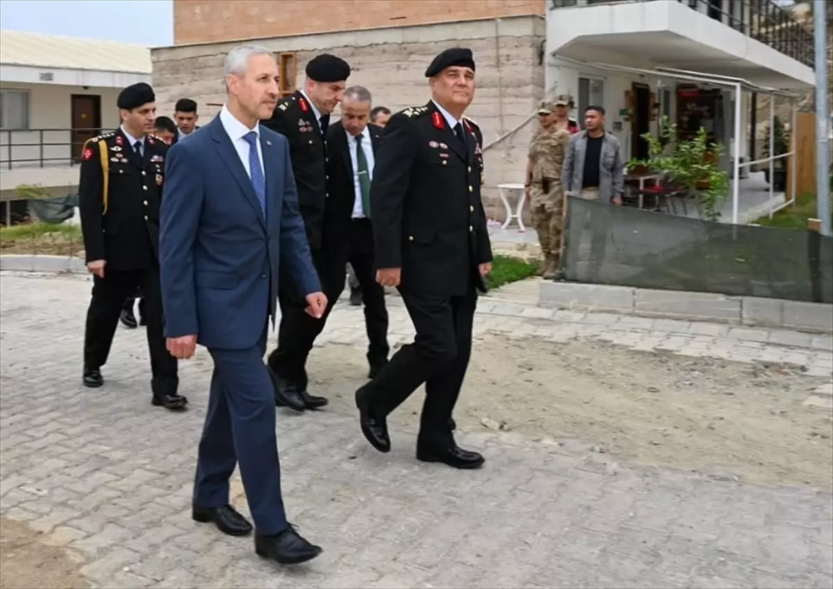 Jandarma Komutanı Hatay\'da Konutları İnceledi