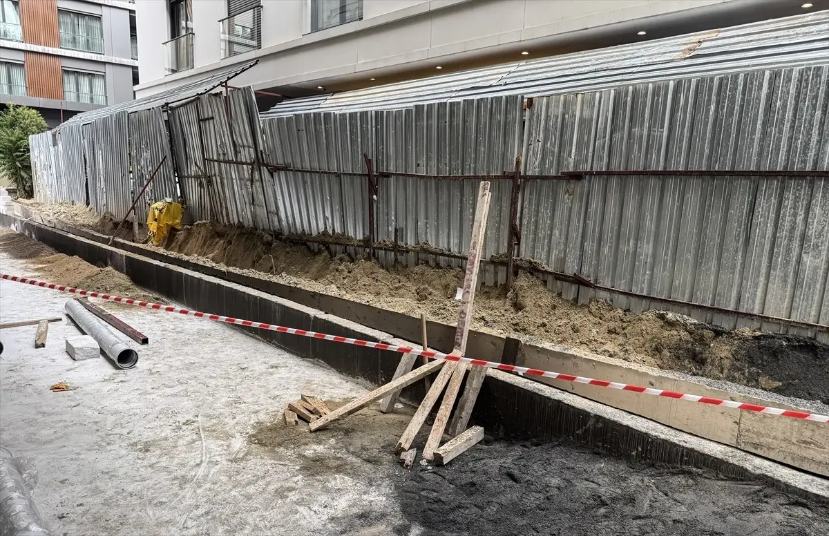Kadıköy\'de İntinat Duvarı İşçileri Yaraladı