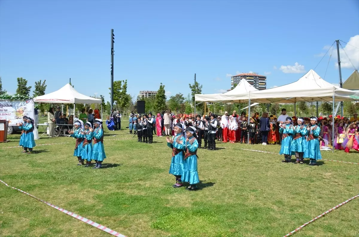 Kahramankazan\'da Halk Oyunları Şöleni