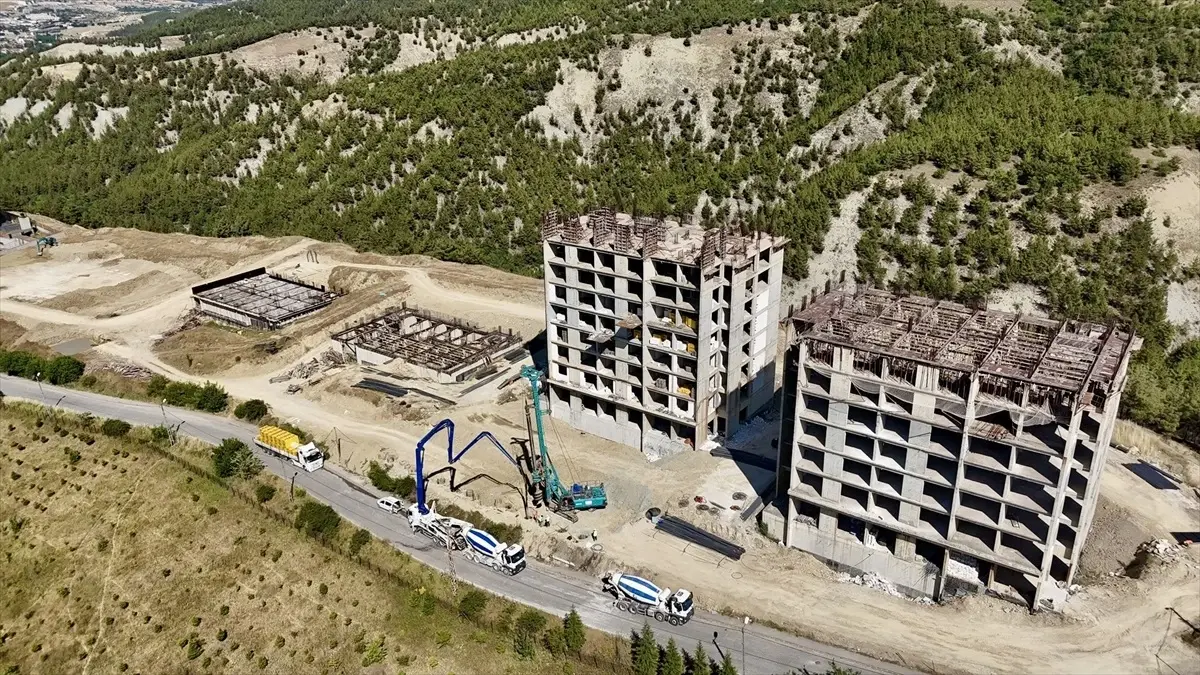 Karabük\'te Öğrenci Yurdu İnşaatı Yeniden Başladı