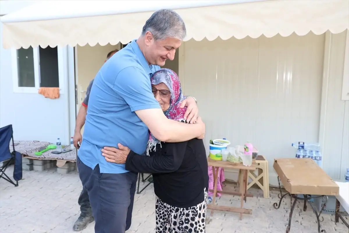 Vali Yavuz, Yangınzedeleri Ziyaret Etti