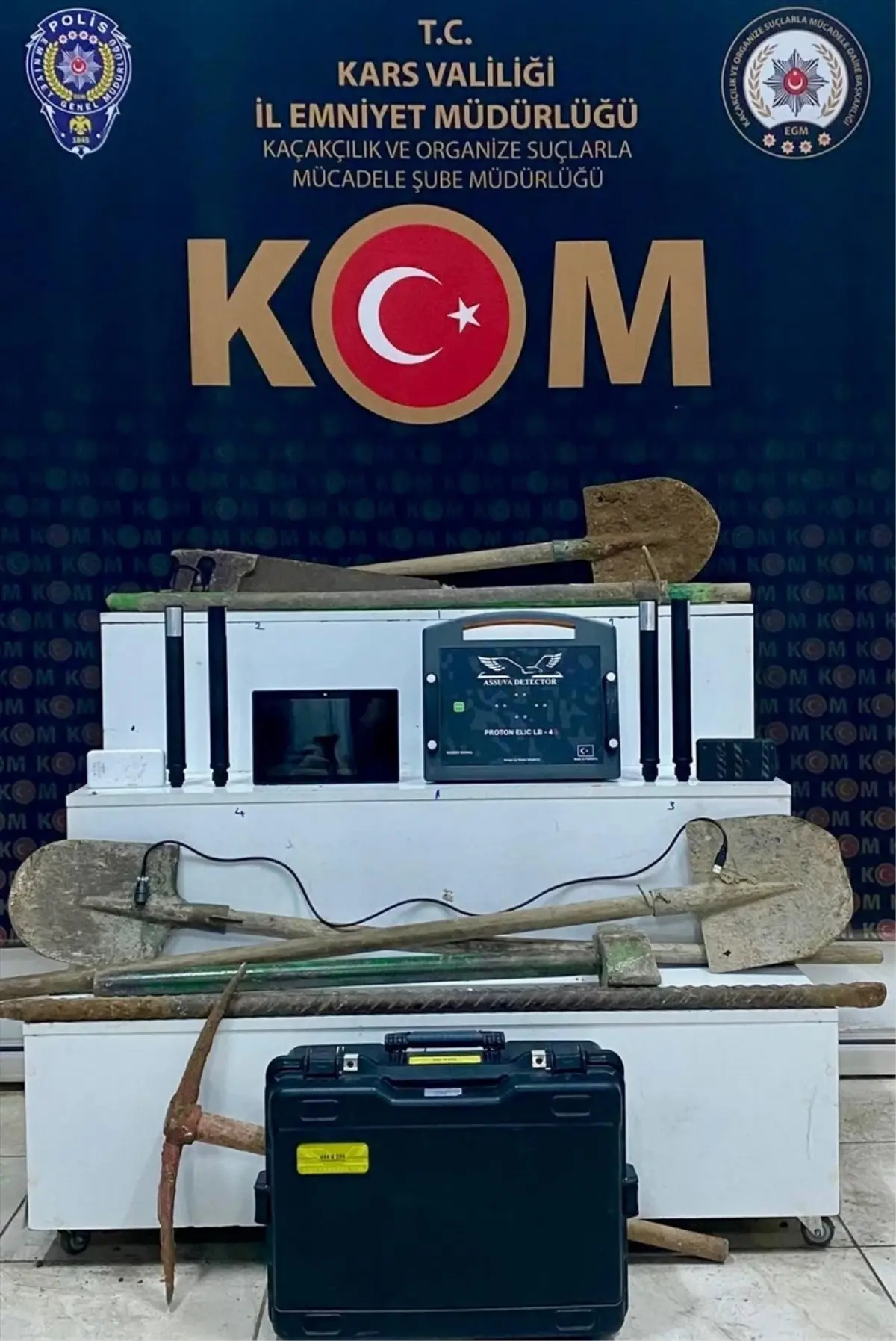 Kars\'ta Define İçin Kazı Yapan 5 Şüpheli Yakalandı