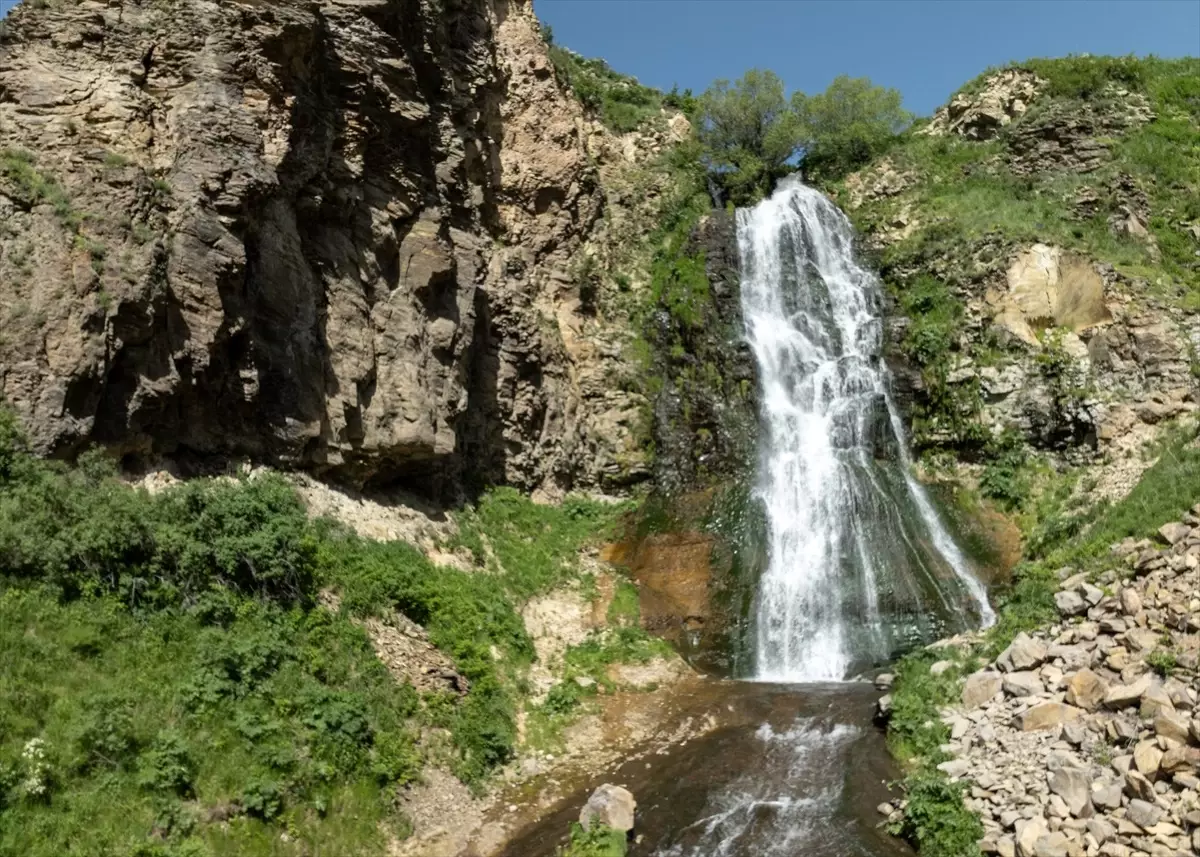 Susuz Şelalesi\'nde Doğa Keyfi