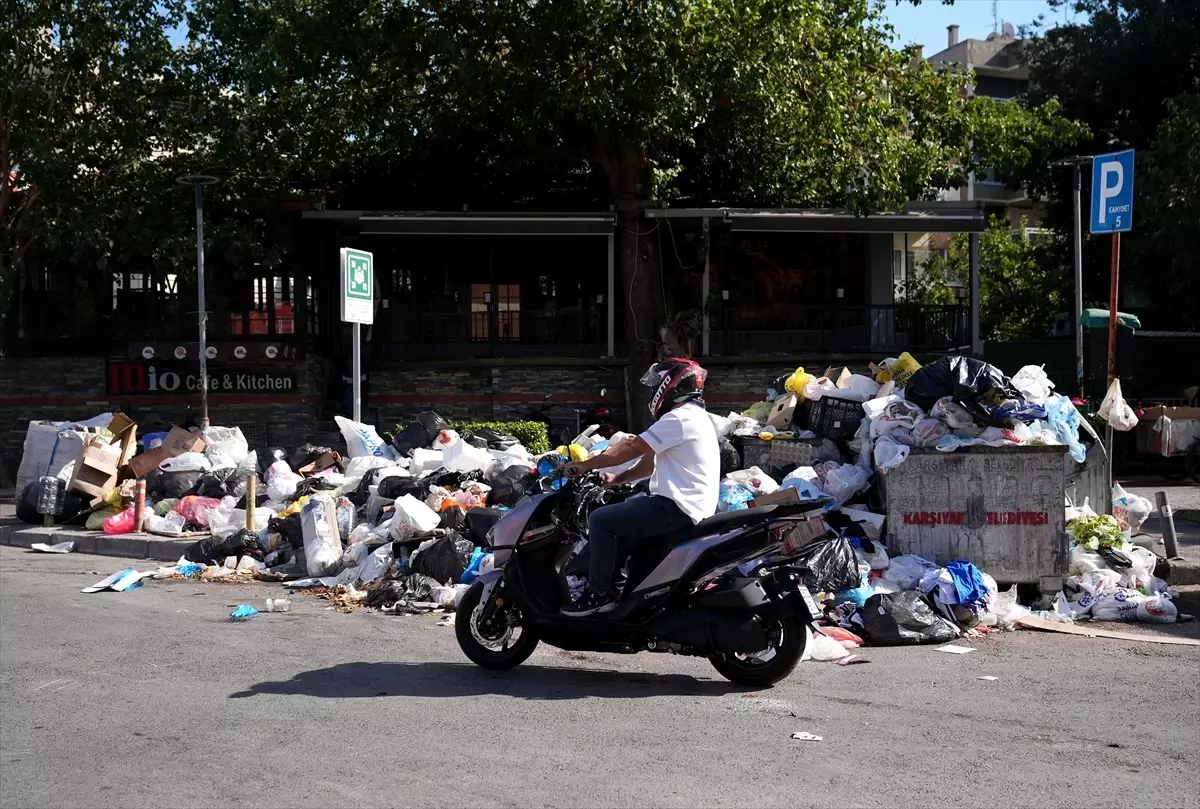 Karşıyaka\'da Çöp Krizi ve İşçi Eylemi