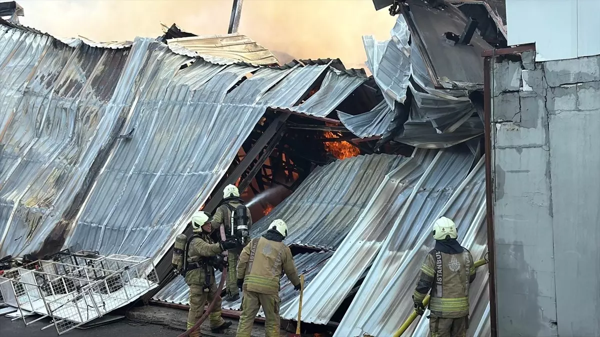 Kartal\'da İş Yerinde Yangın