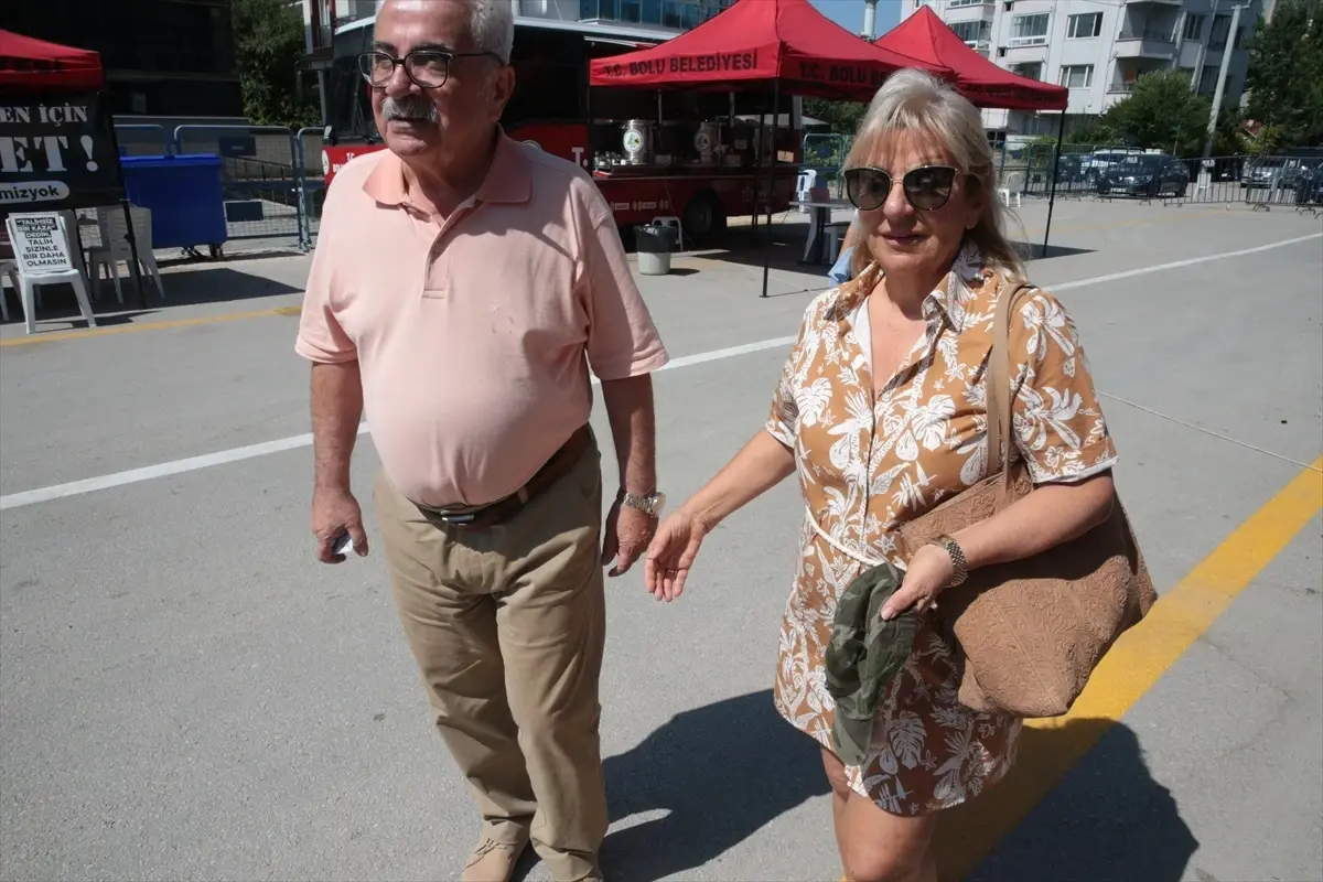 Yangında 4 Ailesini Kaybeden Anne Acısını Asker Şapkasıyla Hafifletiyor