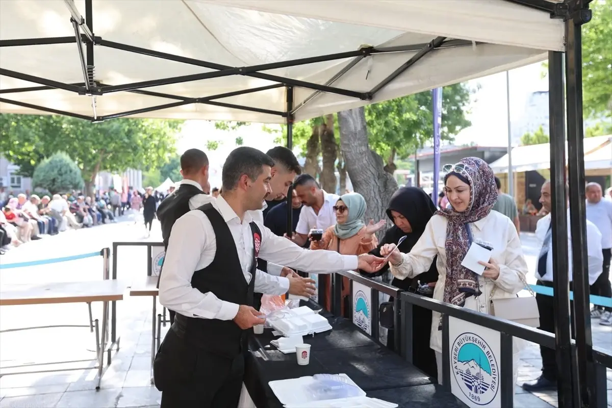 Kayseri\'de Aşure İkramı