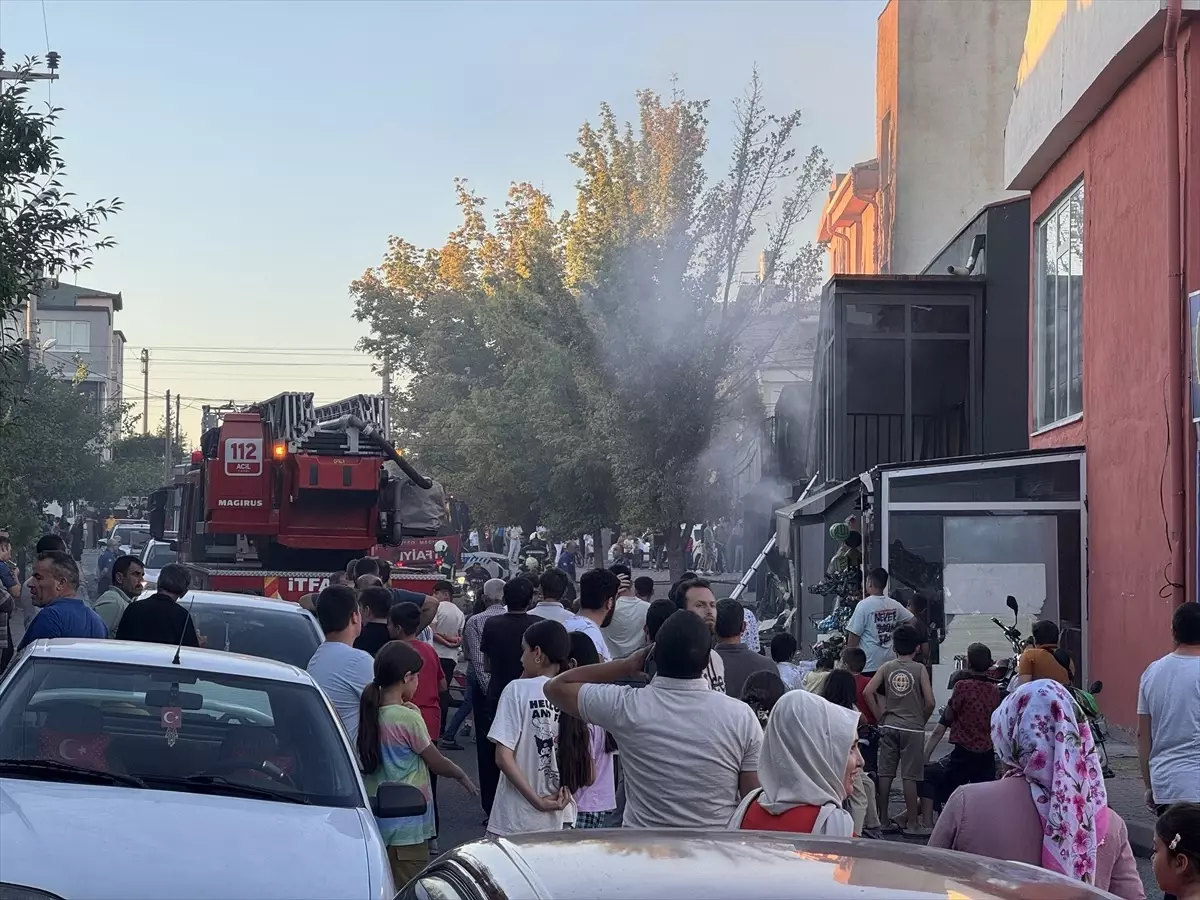 Kayseri\'de Market Depo Yangını