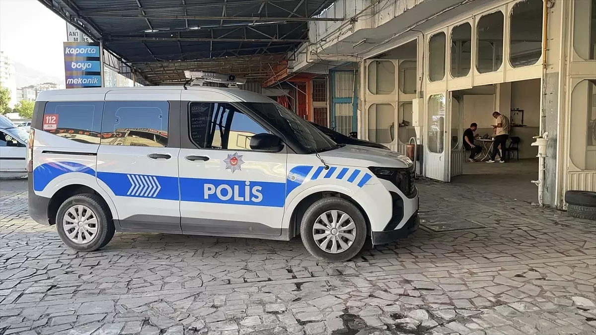 Kayseri\'de Oto Tamirhanesinde Kaza