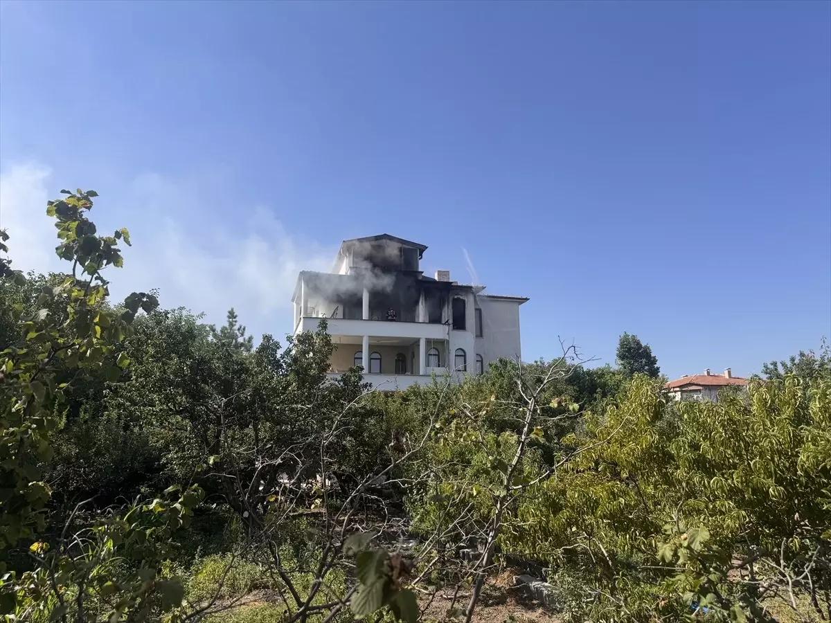 Kayseri\'de Villa Yangını