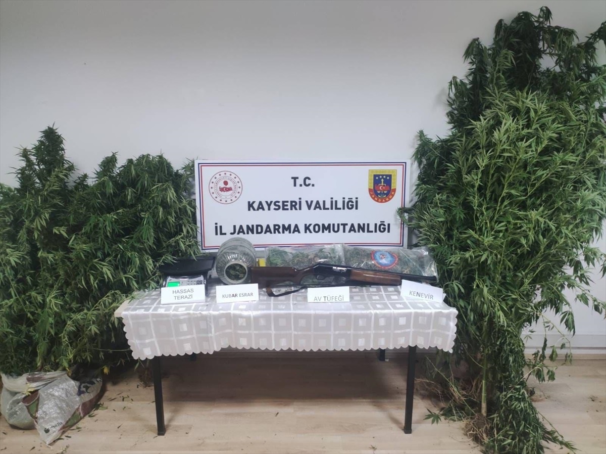 Kayseri\'de Uyuşturucu Operasyonu: 3 Kilo Esrar Ele Geçirildi