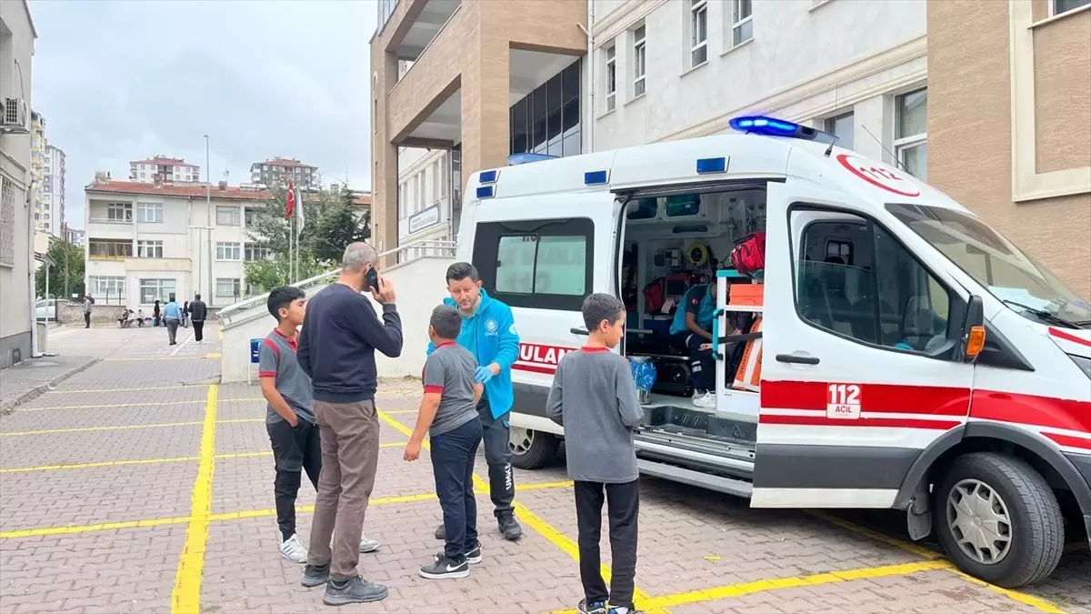 Yanlış Alarmda 14 Öğrenci Yaralandı