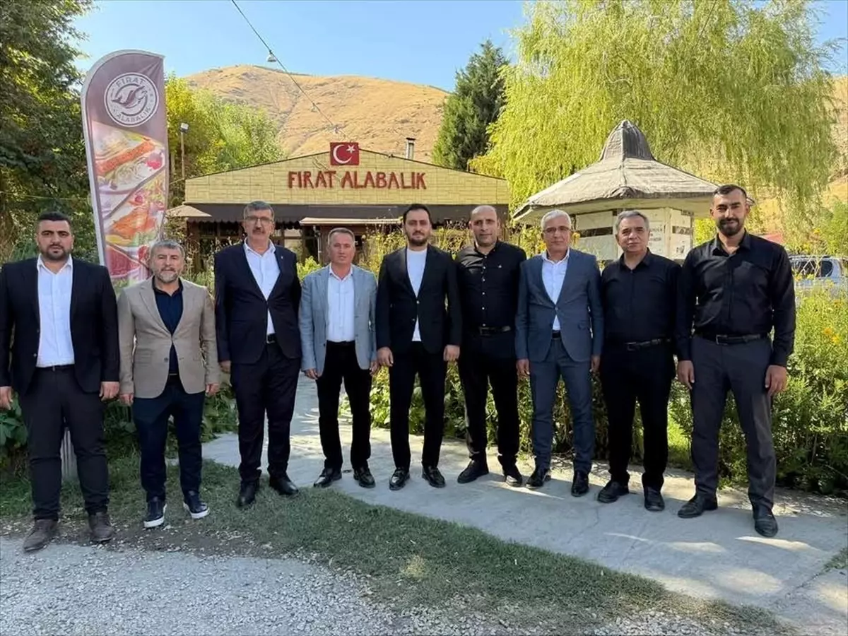 AK Parti İlçe Başkanları Keban\'da Toplandı