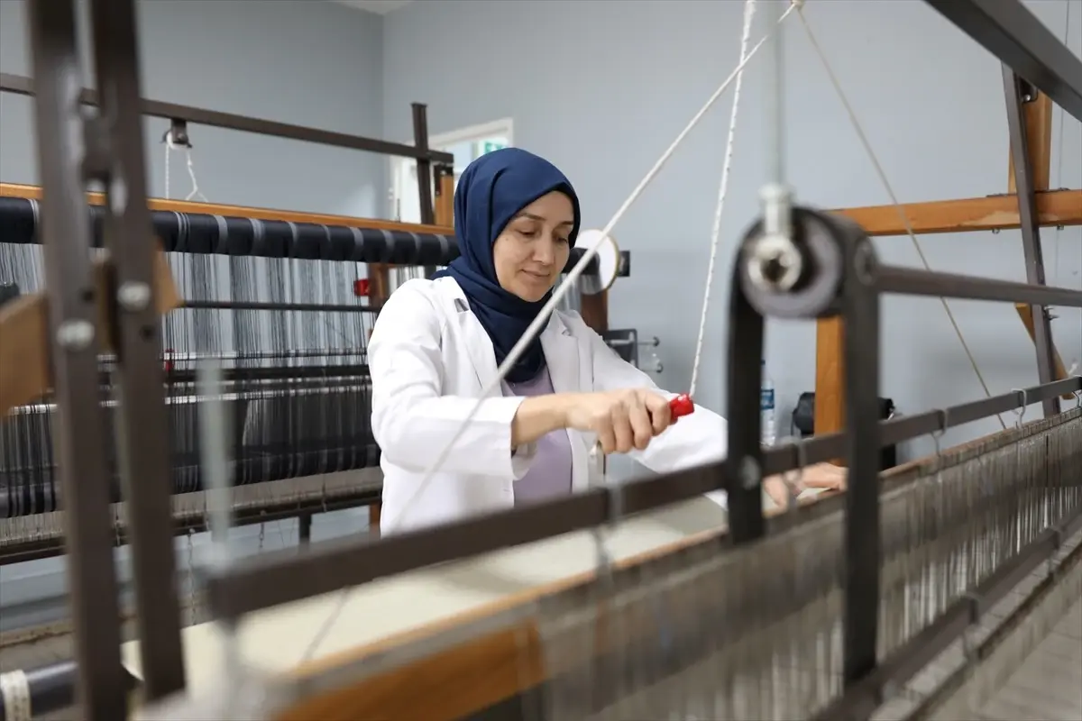 Kenevir Dokuma Geleneği Kadınların Elinde Yaşıyor