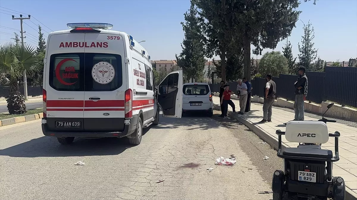 Kilis\'te Motorlu Bisiklet Devrildi, 2 Yaralı