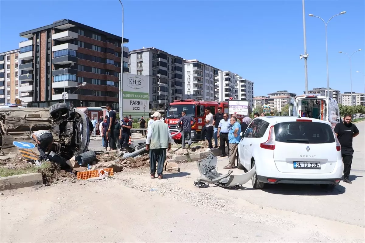 Kilis\'te Trafik Kazası: 3 Yaralı