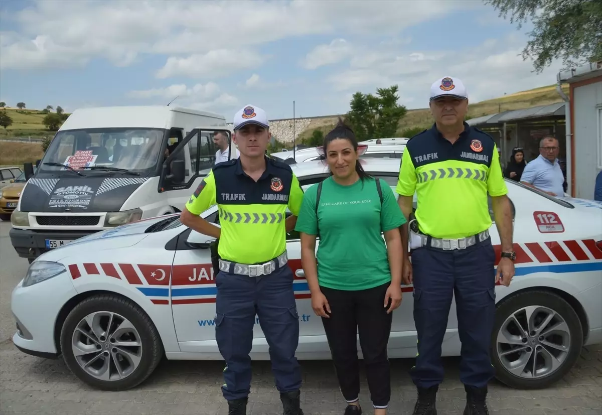 Kimliği Unutan Öğrenciye Jandarma Yardımı