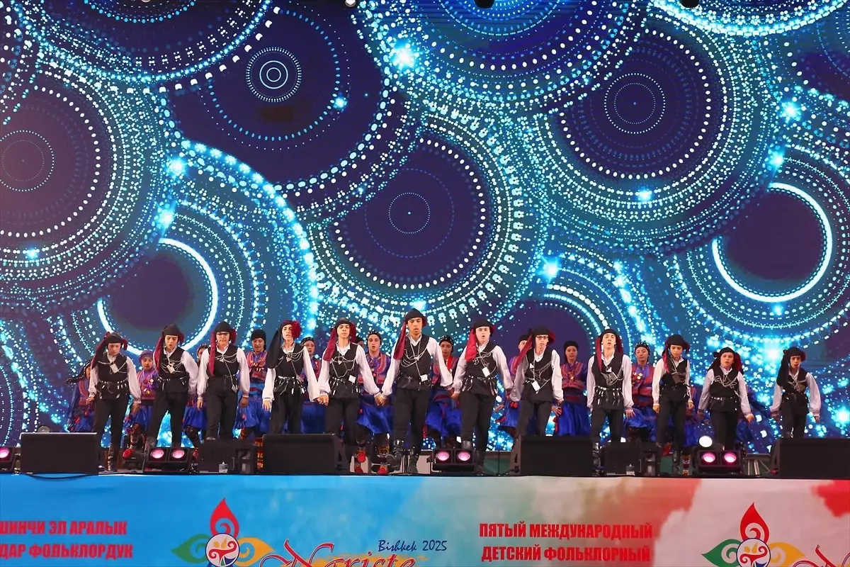 Bişkek\'te Uluslararası Çocuk Folklor Festivali